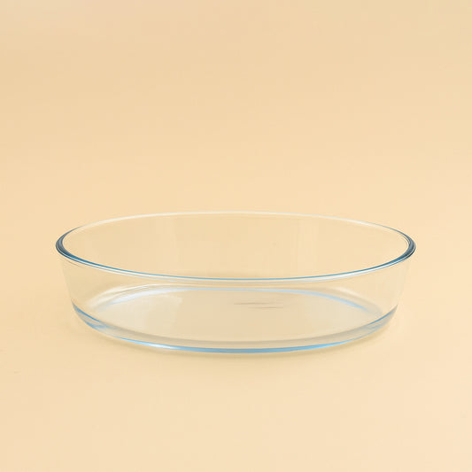 1.6L oval glass baking tray with smooth rim, placed on beige background

