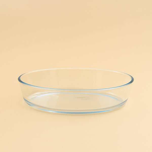 1.6L oval glass baking tray with smooth rim, placed on beige background

