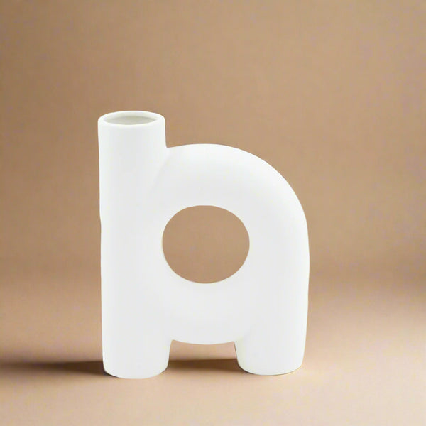 Minimalist Ceramic Vase – 14cm (W) x 18cm (H) – Vv027