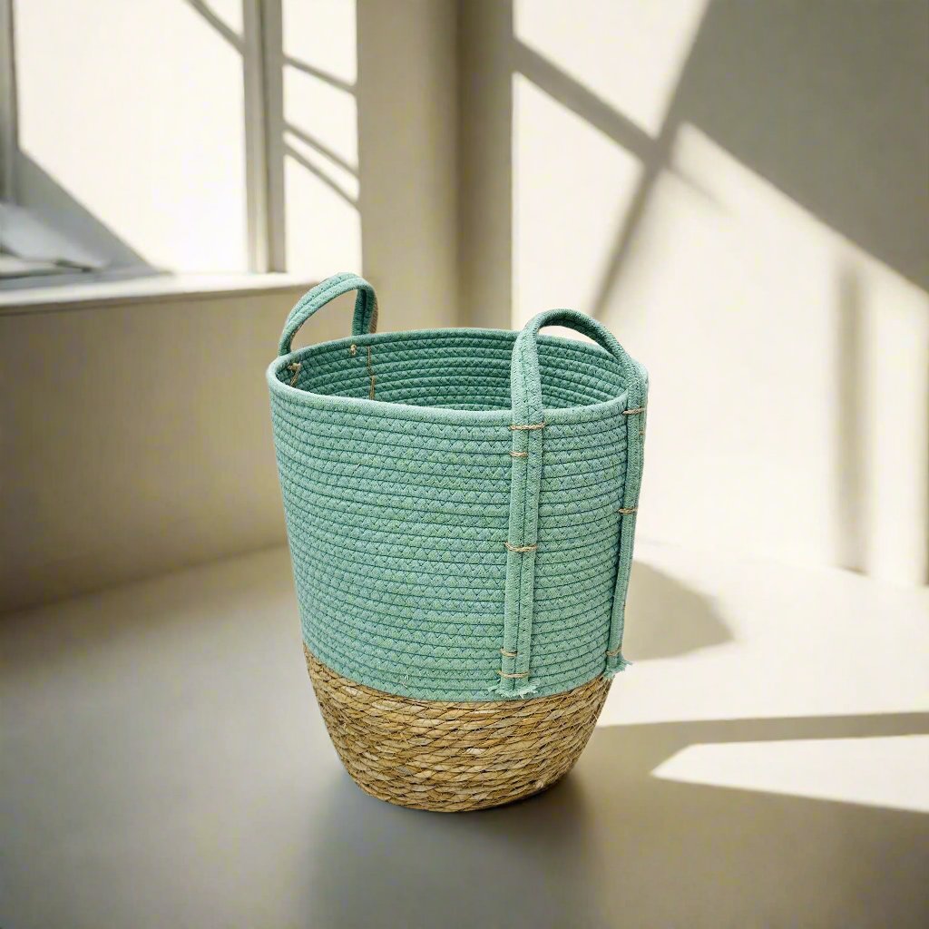 07-42 Woven Seagrass & Rope basket With Handle