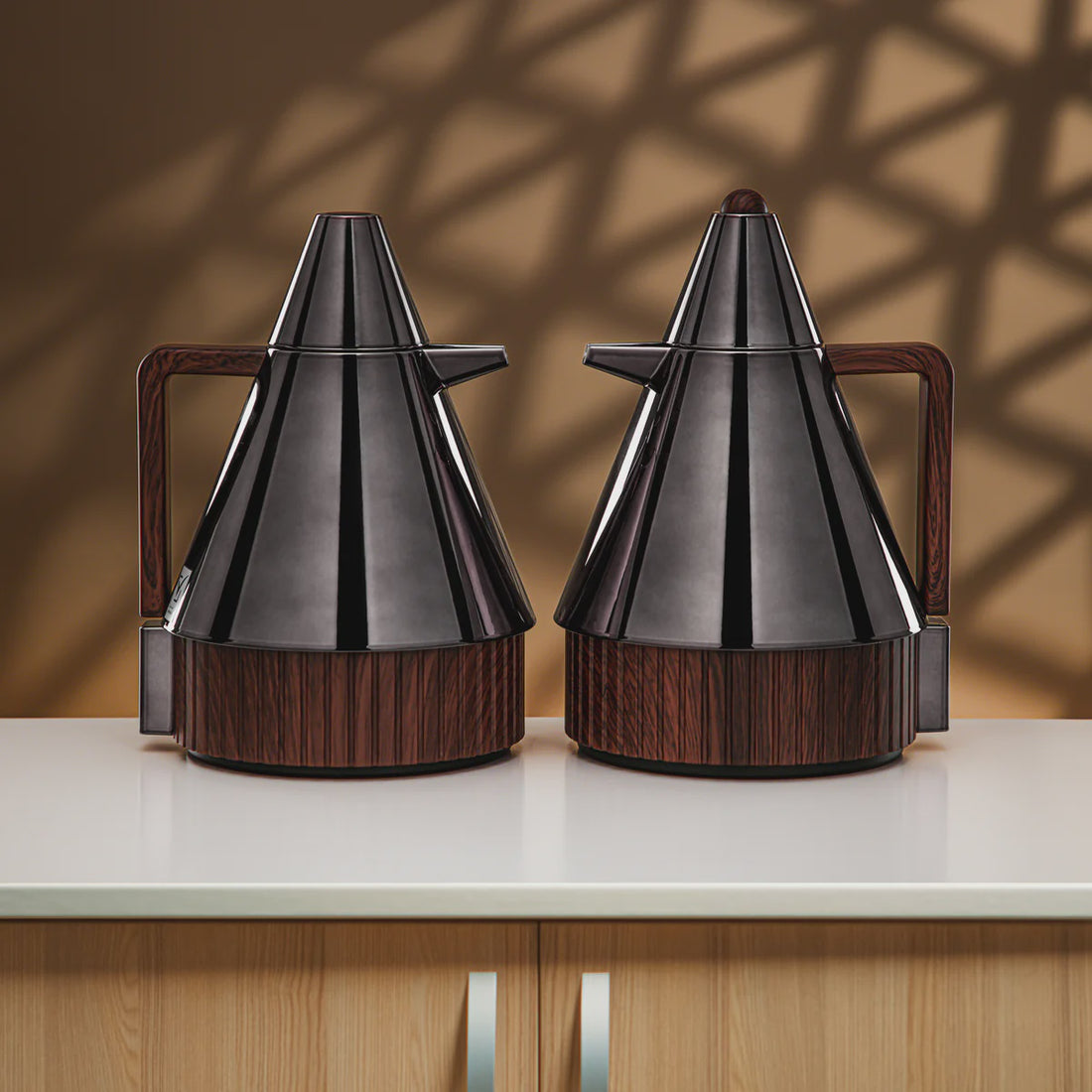 FG214AB-GBLDW Vacuum Flask Set – 2 Pieces (1.0 L + 1.0 L) – Gun Black with Dark Wood Accents
