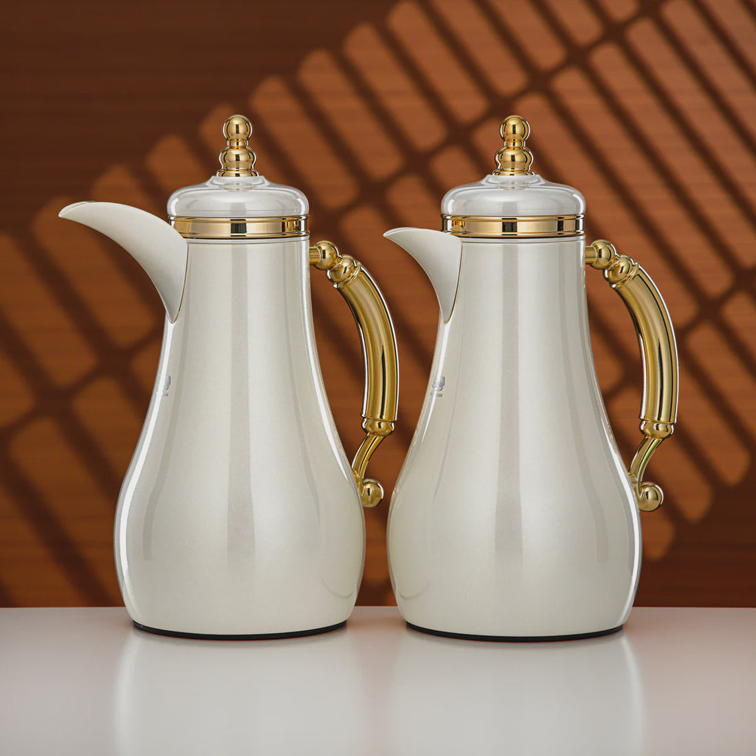 SM-2A46AB-PWG Vacuum Flask Set – 2 Pieces (1.0 L + 1.0 L) – Pearl White with Gold Accents