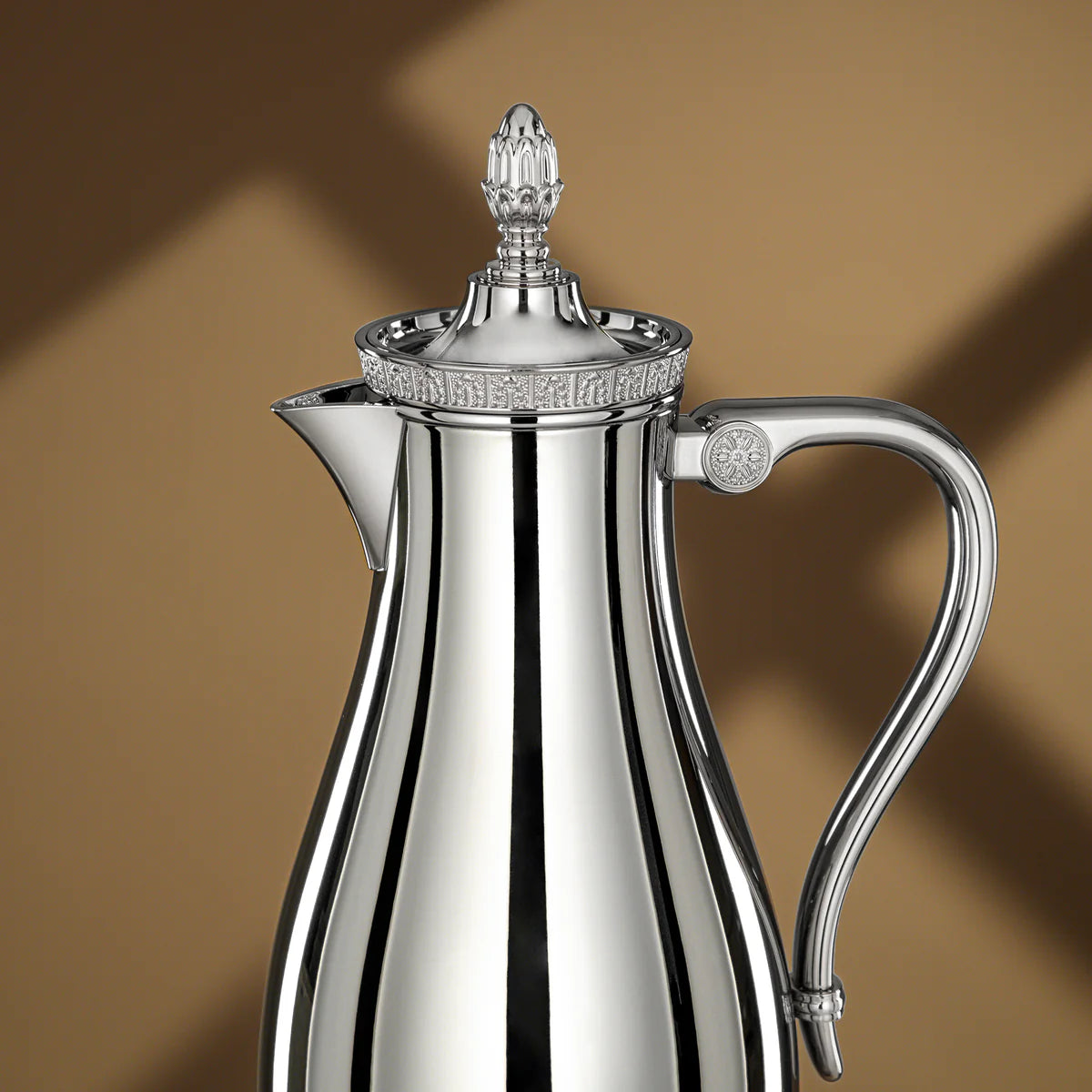 VWC-A-C 2-piece vacuum flask set in silver finish (0.7L + 1L) for Arabic coffee and tea serving – Siddiq Gifts Mussafah Abu Dhabi