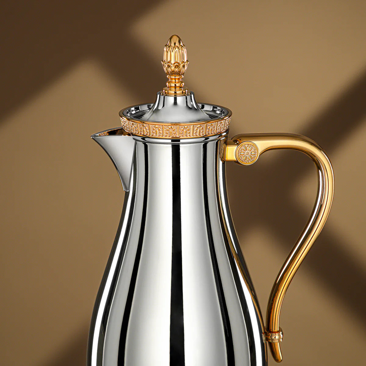VWC-A-CC95 2-piece vacuum flask set in silver and gold finish (0.7L + 1L) for Arabic coffee and tea serving – Siddiq Gifts Mussafah Abu Dhabi
