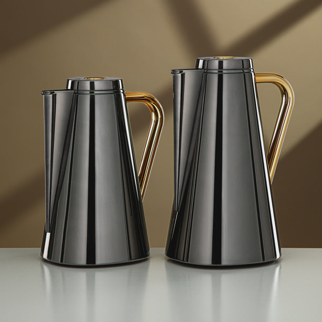 XOC E46C95 Vacuum Flask Set – 2 Pieces (0.7 & 1.0) – Gun Black with Gold Accents