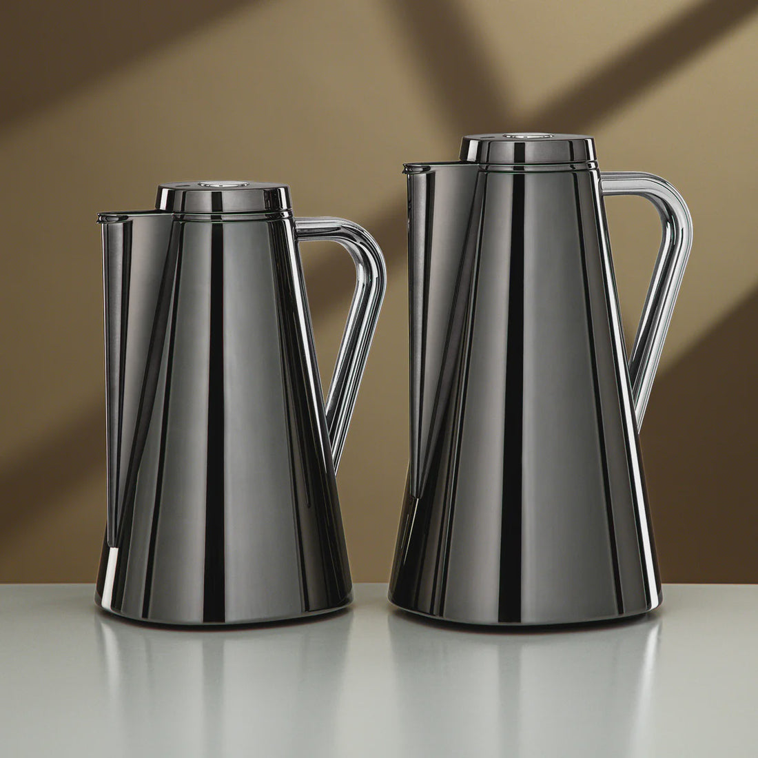 XOC E46C Vacuum Flask Set – 2 Pieces (0.7 L & 1.0 L) – Gun Black with Silver Accents