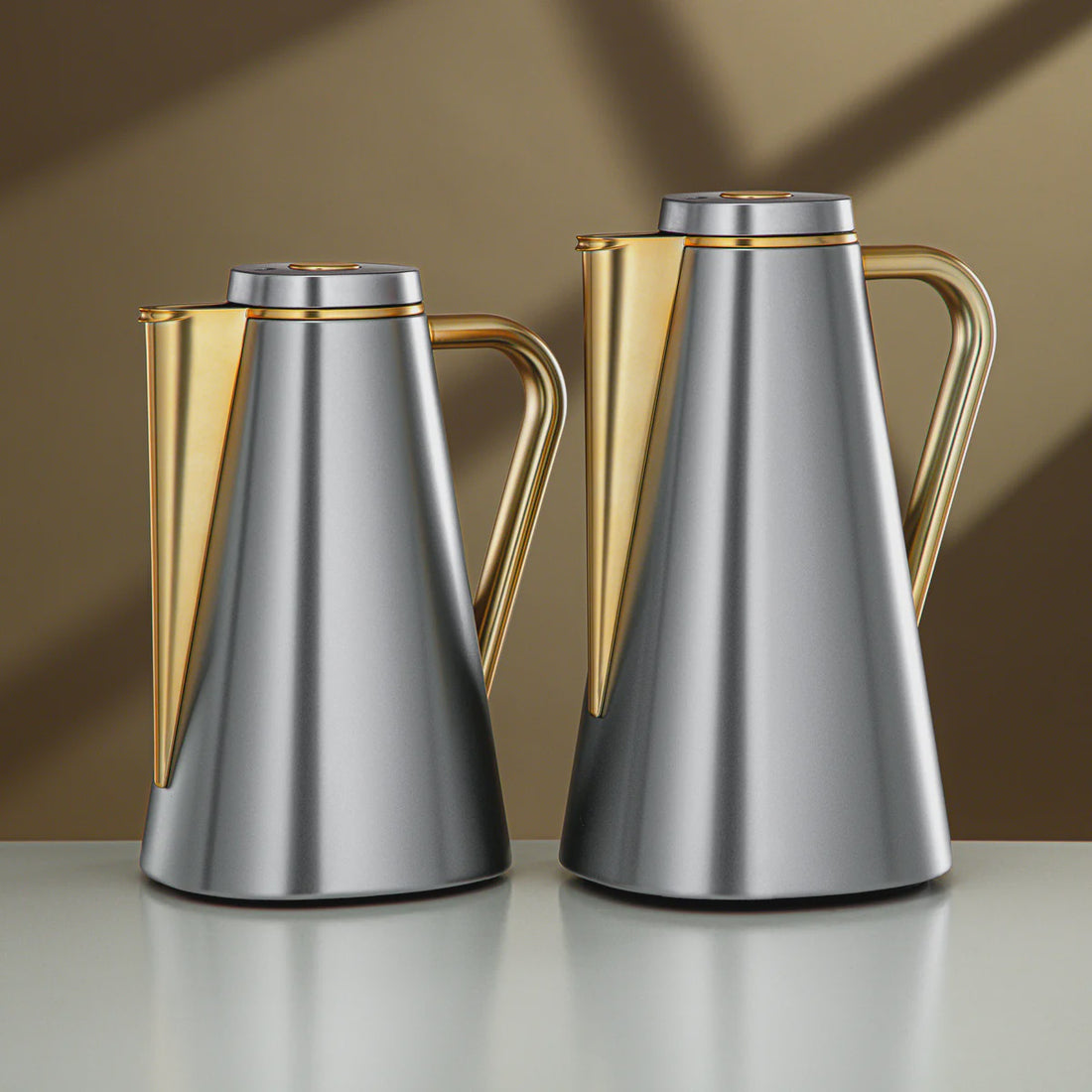 XOC E50E48 Vacuum Flask Set – 2 Pieces (0.7 L & 1.0 L) – Matt Silver with Matt Gold Accents